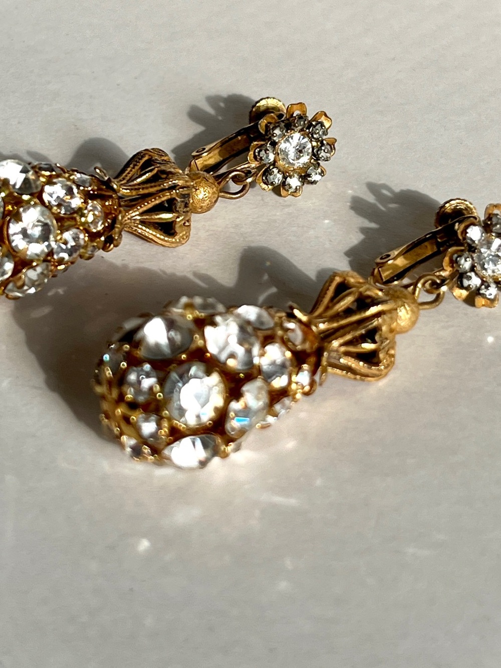 Signed | Miriam Haskell Vintage Drop Gold Rhinestone Screw-Back Earrings - Picture 6 of 13